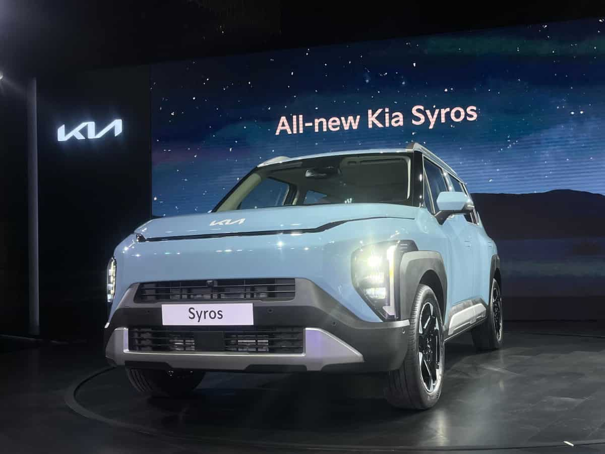 Kia SYROS: किया ने पेश की नई मिड साइज SUV, दमदार फीचर्स के साथ इन कारों को देगी सीधी टक्कर