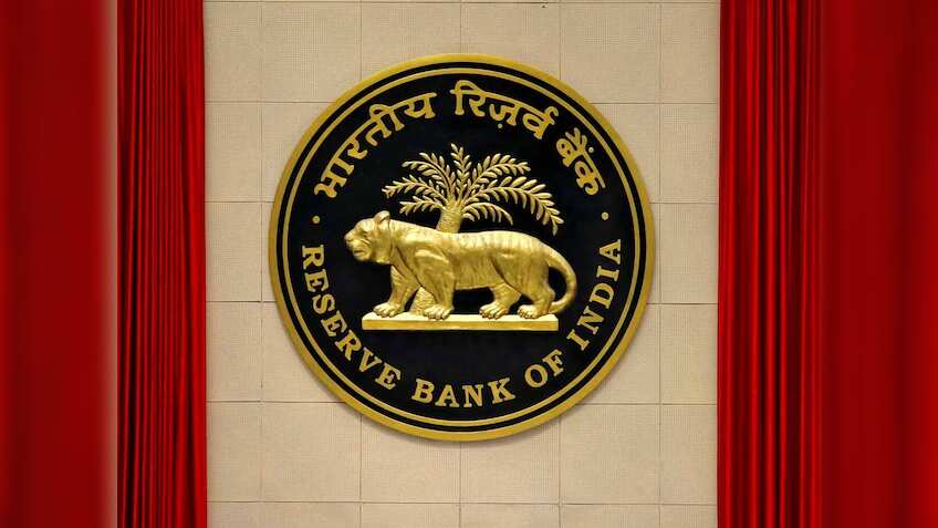 नियमों की अनदेखी पड़ी भारी, RBI ने इस बैंक पर लगाया ₹27.30 लाख का जुर्माना, आपका भी है अकाउंट तो जानिए मामला