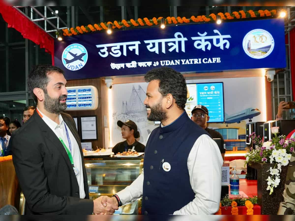 UDAN Cafe: एयरपोर्ट पर खाना अब नहीं पड़ेगा जेब पर भारी, ₹10 में चाय, ₹20 में कॉफी,समोसा बेचने की तैयारी