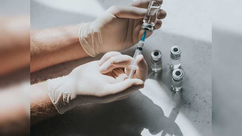 क्या वाकई रूस ने बना ली है कैंसर की वैक्सीन? आखिर दुनिया को क्यों नहीं आ रहा यकीन