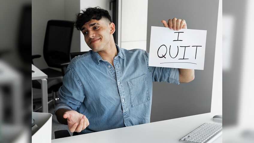 प्राइवेट बैंकों के कर्मचारी तेजी से छोड़ रहे हैं जॉब, RBI की रिपोर्ट से हुआ खुलासा, बैंकिंग ऑपरेशन के लिए जोखिम!