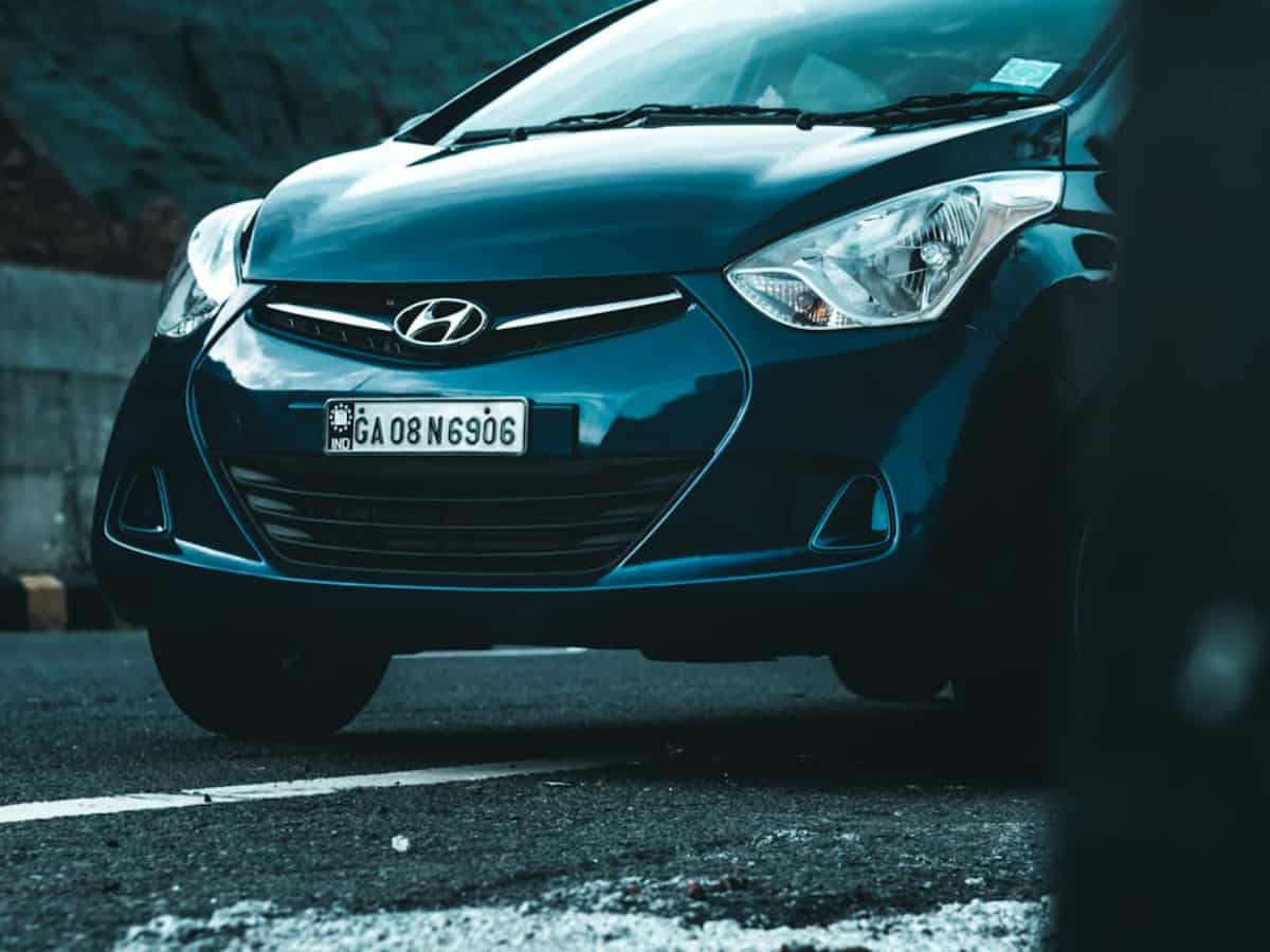 कार की वैल्यू का आंकलन करें