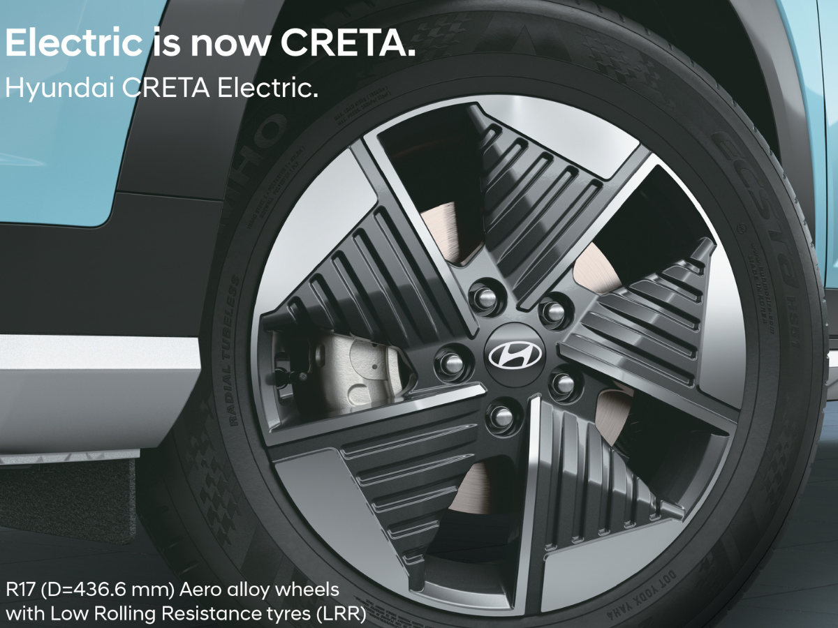 17 इंच के एलॉय व्हील्स