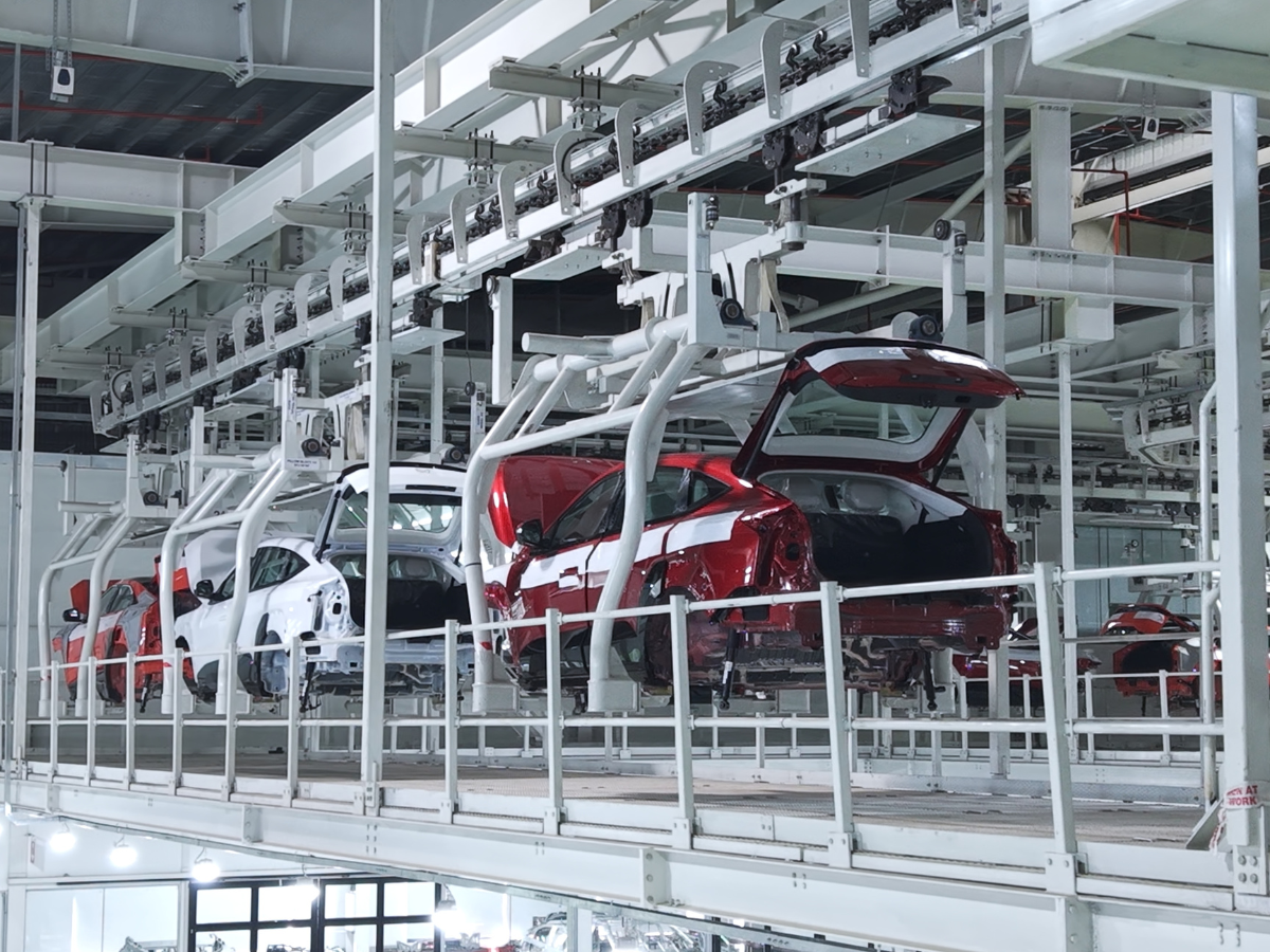 Mahindra का EV पर बड़ा फोकस! चाकन प्लांट में अलग से ईवी मैन्युफैक्चरिंग फैसिलिटी तैयार; खरीदार के लिए ये ऐलान