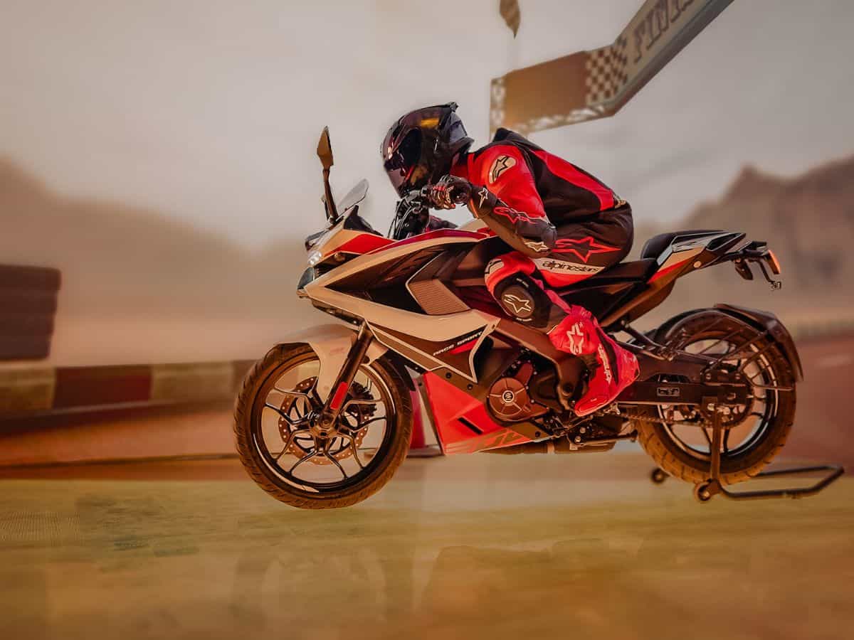 नई 2025 Pulsar RS200 लॉन्च, ब्लूटूथ-इनेबल LCD पैनल के साथ मिलेंगे कई एडवांस फीचर्स, जानें कीमत
