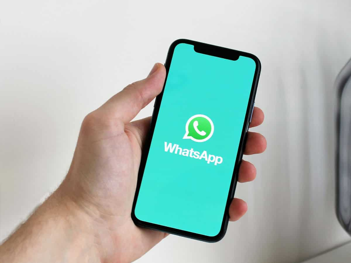 Whatsapp पर आ रहे हैं ये धांसू फीचर्स, सीधे सेल्फी से बनेंगे स्टीकर्स, क्रिएट कर सकेंगे पर्सनलाइज AI चैटबॉट