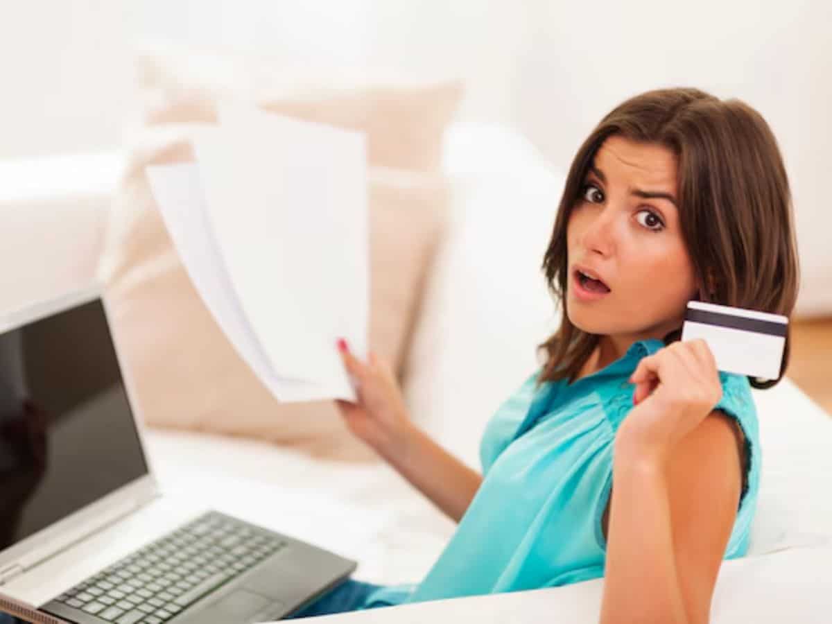 अचानक कार्ड क्लोज करवा देना