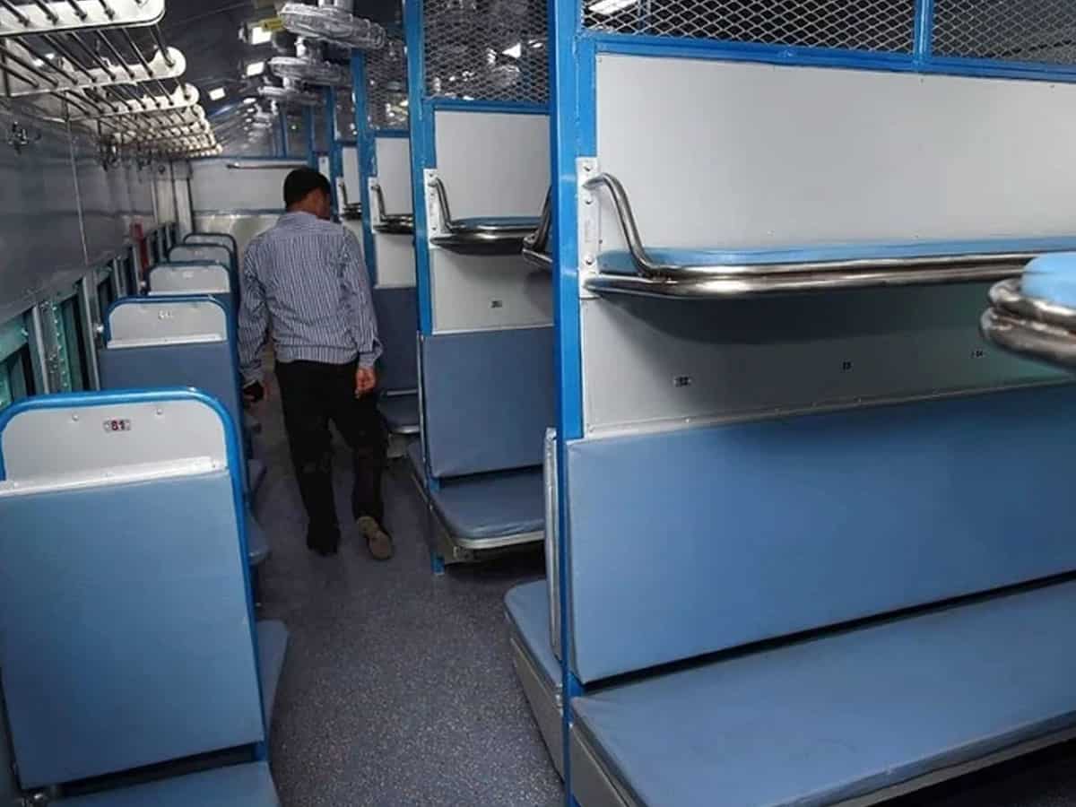 चादर, तकिया, कंबल सौंपकर जाएं