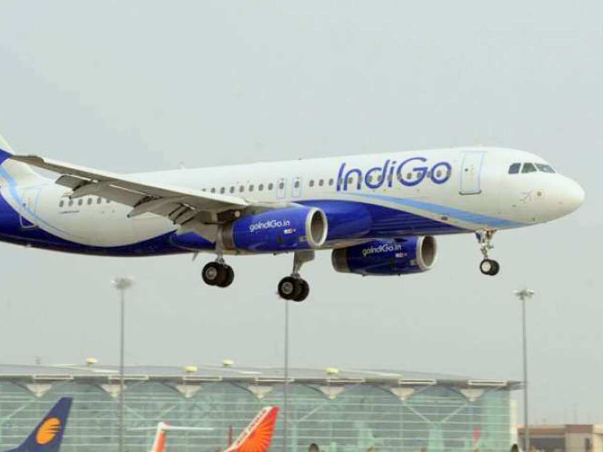 राजधानी एक्सप्रेस की टिकट से भी कम कीमत में होगी हवाई यात्रा, इंडिगो के इस ऐलान से झूमा देश