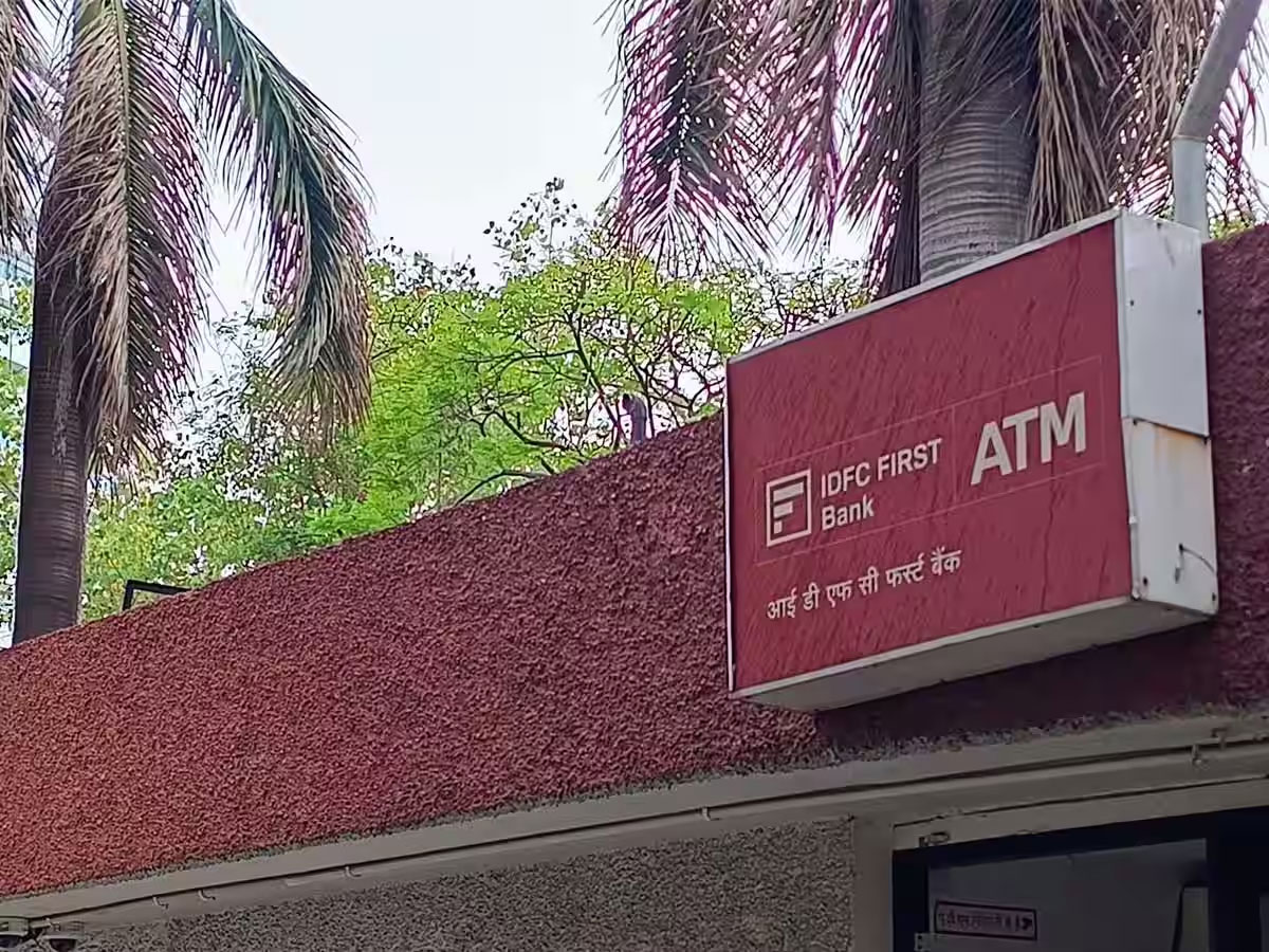 Q3 में 53% गिरा IDFC First का नेट प्रॉफिट, NPA में आया सुधार, सालभर में 22.34% टूटा शेयर