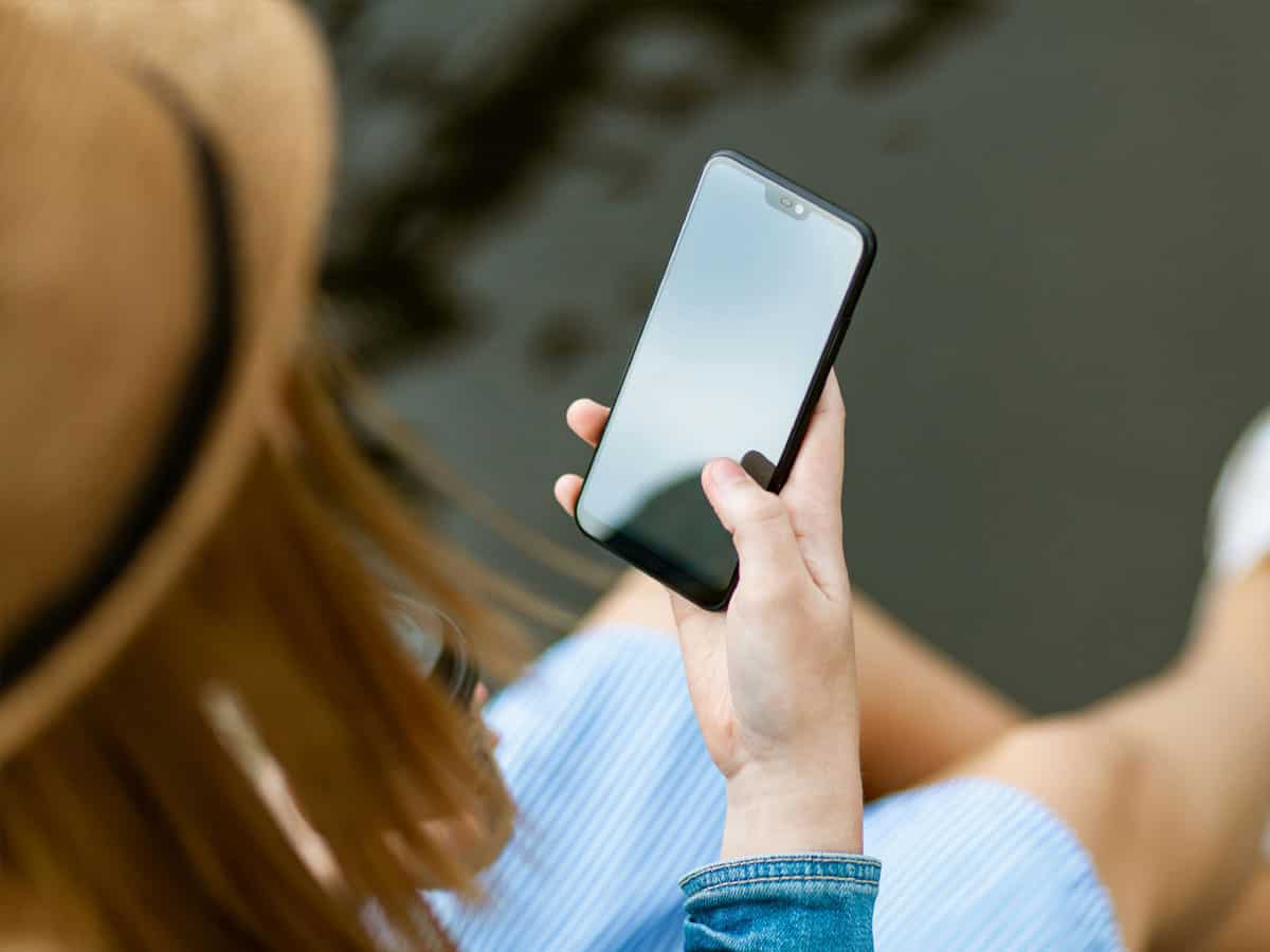 ऐप्स और नोटिफिकेशन पर करें टैप