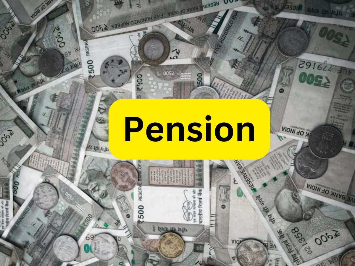 बजट से पहले सरकारी कर्मचारियों को तोहफा, 1 अप्रैल 2025 से लागू होगा UPS, जानें बेनिफिट समेत हर डीटेल