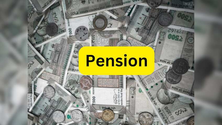 बजट से पहले सरकारी कर्मचारियों को तोहफा, 1 अप्रैल 2025 से लागू होगा UPS, जानें बेनिफिट समेत हर डीटेल