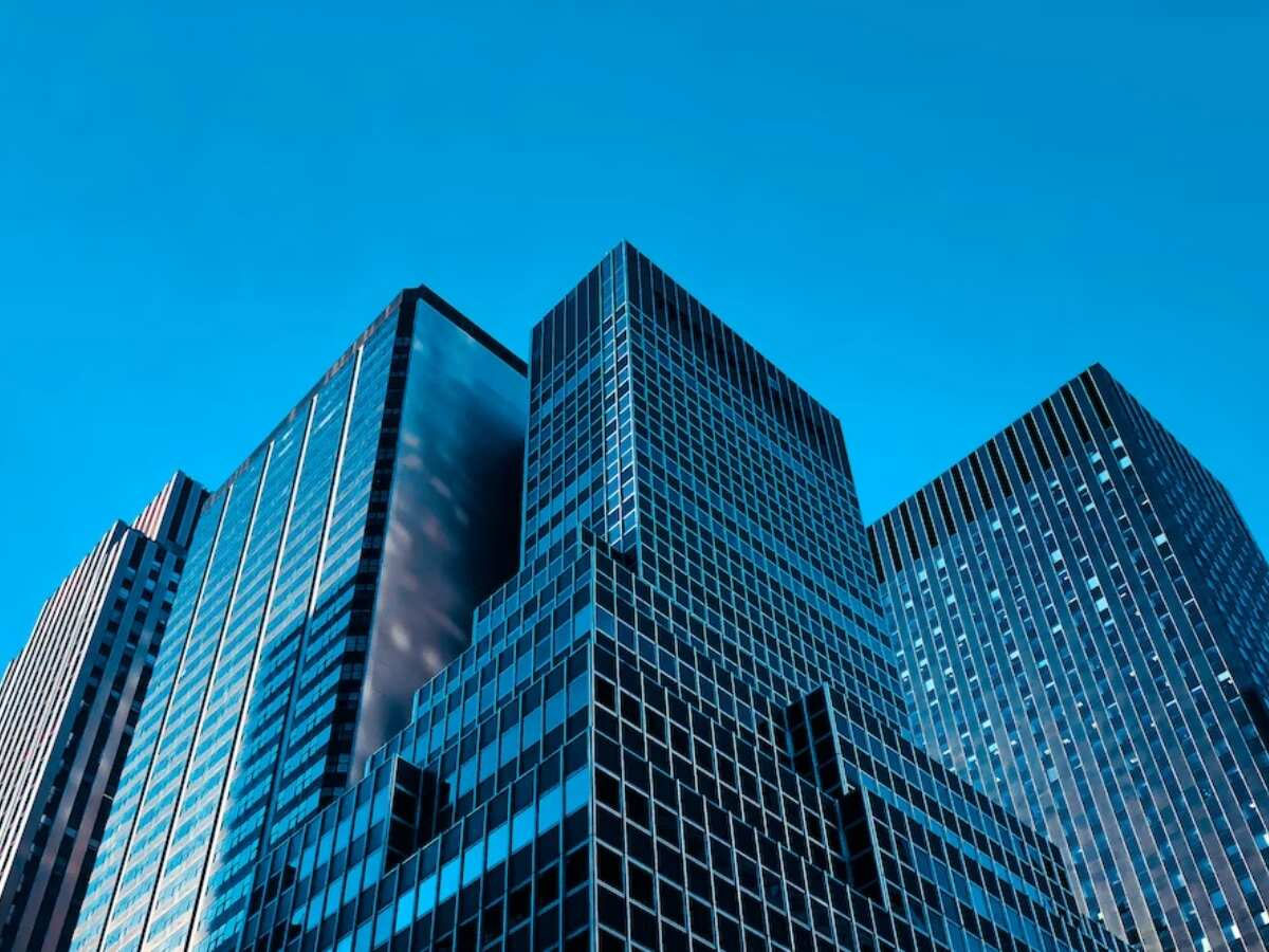 अमेरिकी निवेशक ने REL के लिए खोला खजाना, हिस्सेदारी के लिए बर्मन परिवार से अधिक कीमत देने की पेशकश