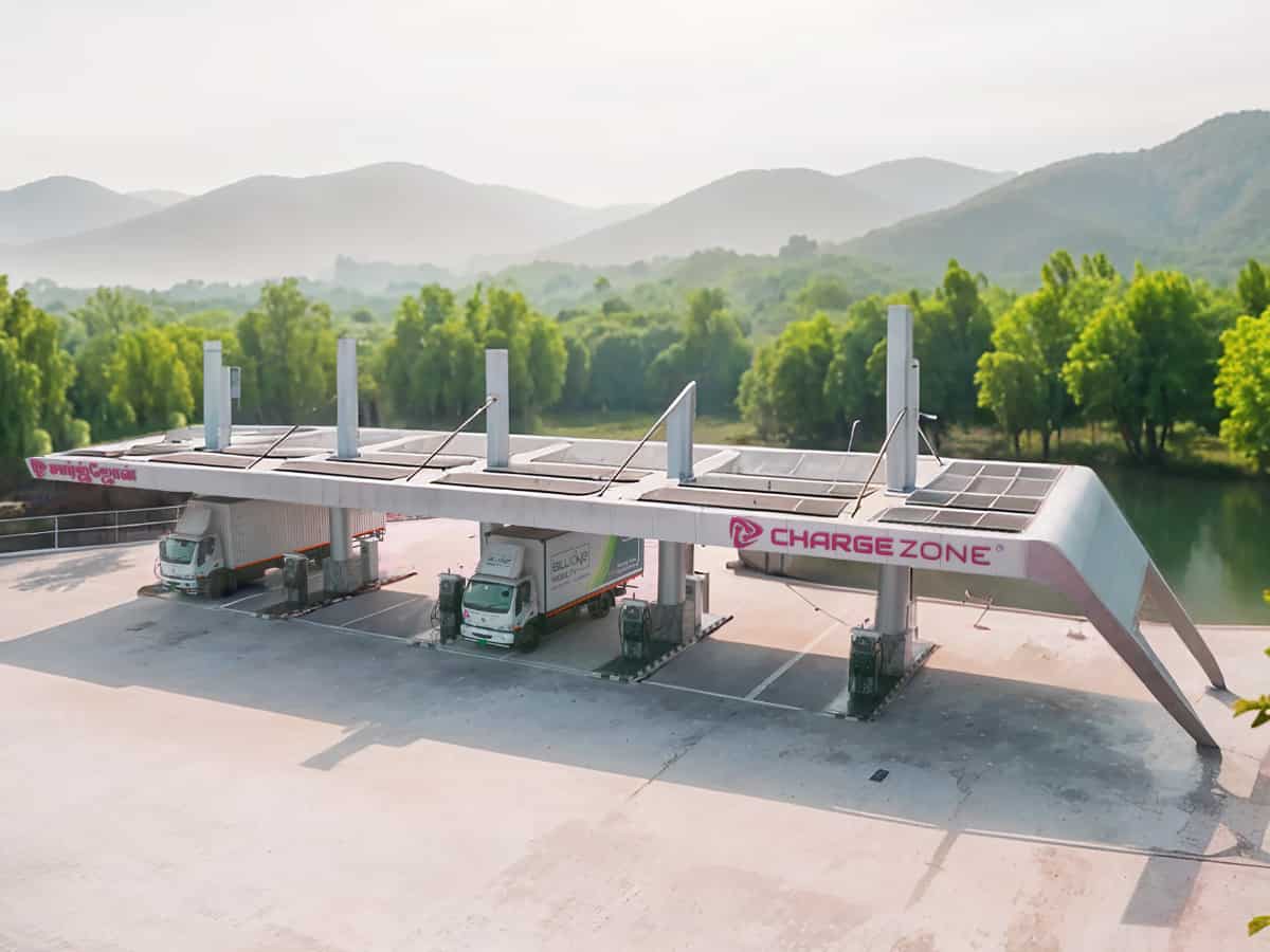 EV चार्जिंग का डर खत्म! इन 2 नेशनल हाईवे पर इंस्टॉल हुए सुपरचार्जिंग स्टेशन, 24x7 मिलेगी सुविधा 