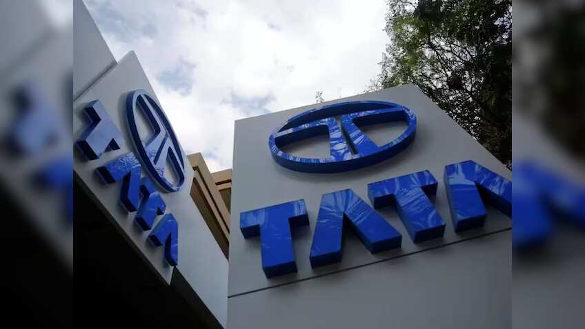 बाजार खुलते ही धड़ाम हुआ Tata Motors का शेयर, लेकिन इस ऐनालिस्ट ने दिया 70% अपसाइड का बड़ा टारगेट; क्या करें?