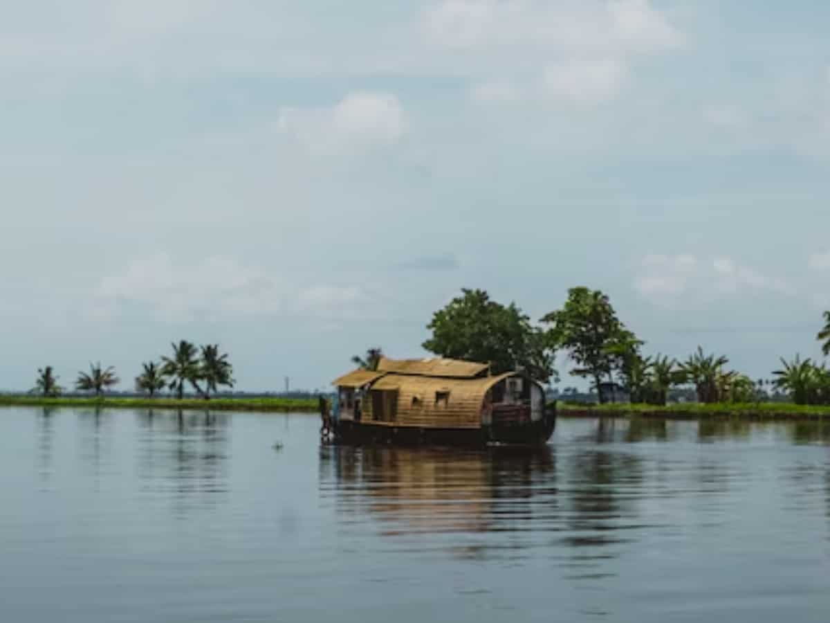 माल ढोने वाला केट्टुवल्लम कैसे बना Houseboat, जिसके लिए पर्यटक खर्च कर देते हैं हजारों रुपए