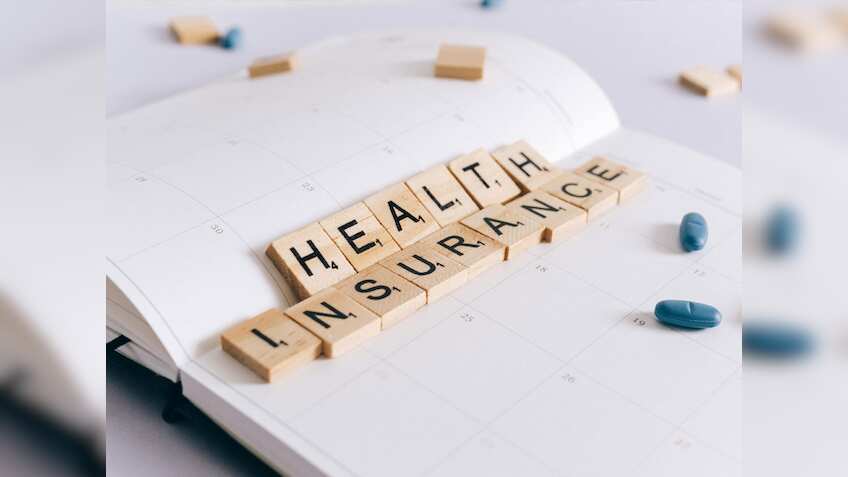 बुजुर्गों को बड़ी राहत! अब 10% से ज्यादा नहीं बढ़ेगा हेल्थ इंश्योरेंस प्रीमियम, IRDAI ने लगाई लगाम