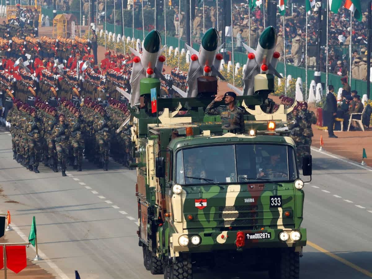 Union Budget 2025: सरकार ने बढ़ाया रक्षा बजट, लेकिन धड़धड़ाकर गिरे डिफेंस स्टॉक्स, जानिए क्या रहे ऐलान