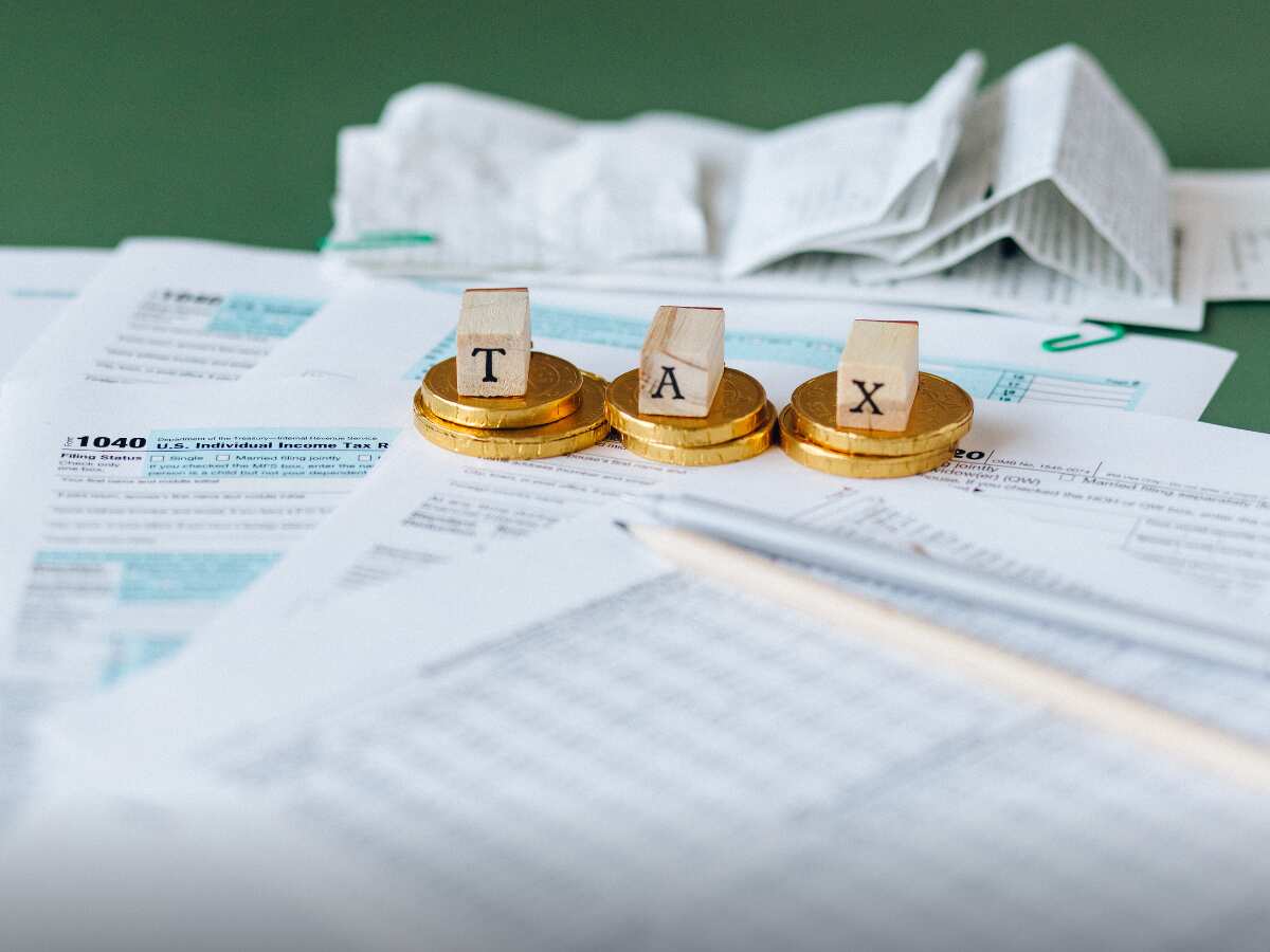 12 लाख की इनकम पर टैक्स फ्री का फायदा कब से मिलेगा? FY और AY के बीच ना हो कन्फ्यूज