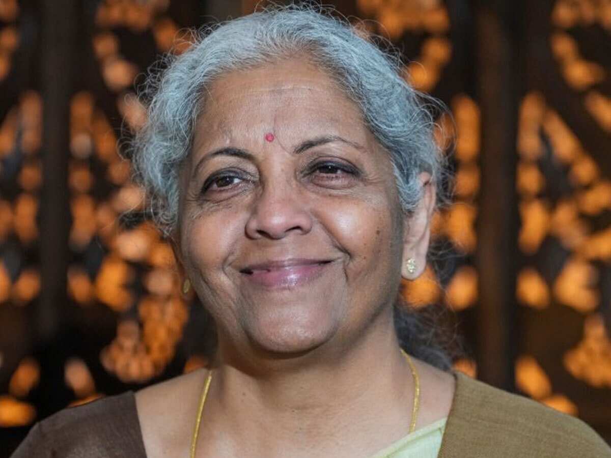 Budget 2025: वित्त मंत्री के इस ऐलान से झूमा हेल्थ सेक्टर, कहा- 'कैंसर मरीजों का इलाज होगा सस्ता'