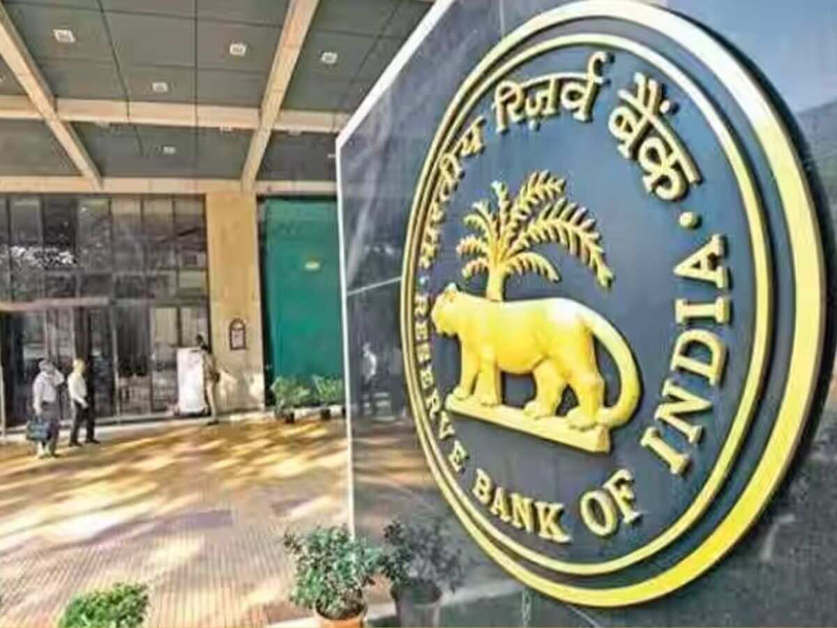 RBI MPC: लोन लेने वालों को मिल सकता है बड़ा तोहफा, Repo Rate कम कर सकता है आरबीआई- रिपोर्ट
