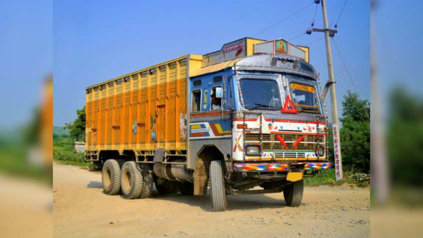 बीते महीने इन रूट्स पर 4 फीसदी तक बढ़ा ट्रक का किराया, ये रही बड़ी वजहें
