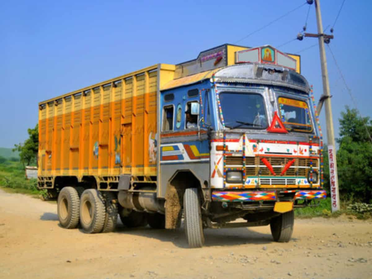 बीते महीने इन रूट्स पर 4 फीसदी तक बढ़ा ट्रक का किराया, ये रही बड़ी वजहें