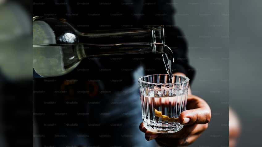 UP में अब कैसे मिलेगा शराब और भांग की दुकान का लाइसेंस? योगी कैबिनेट ने नई आबकारी नीति को दी मंजूरी