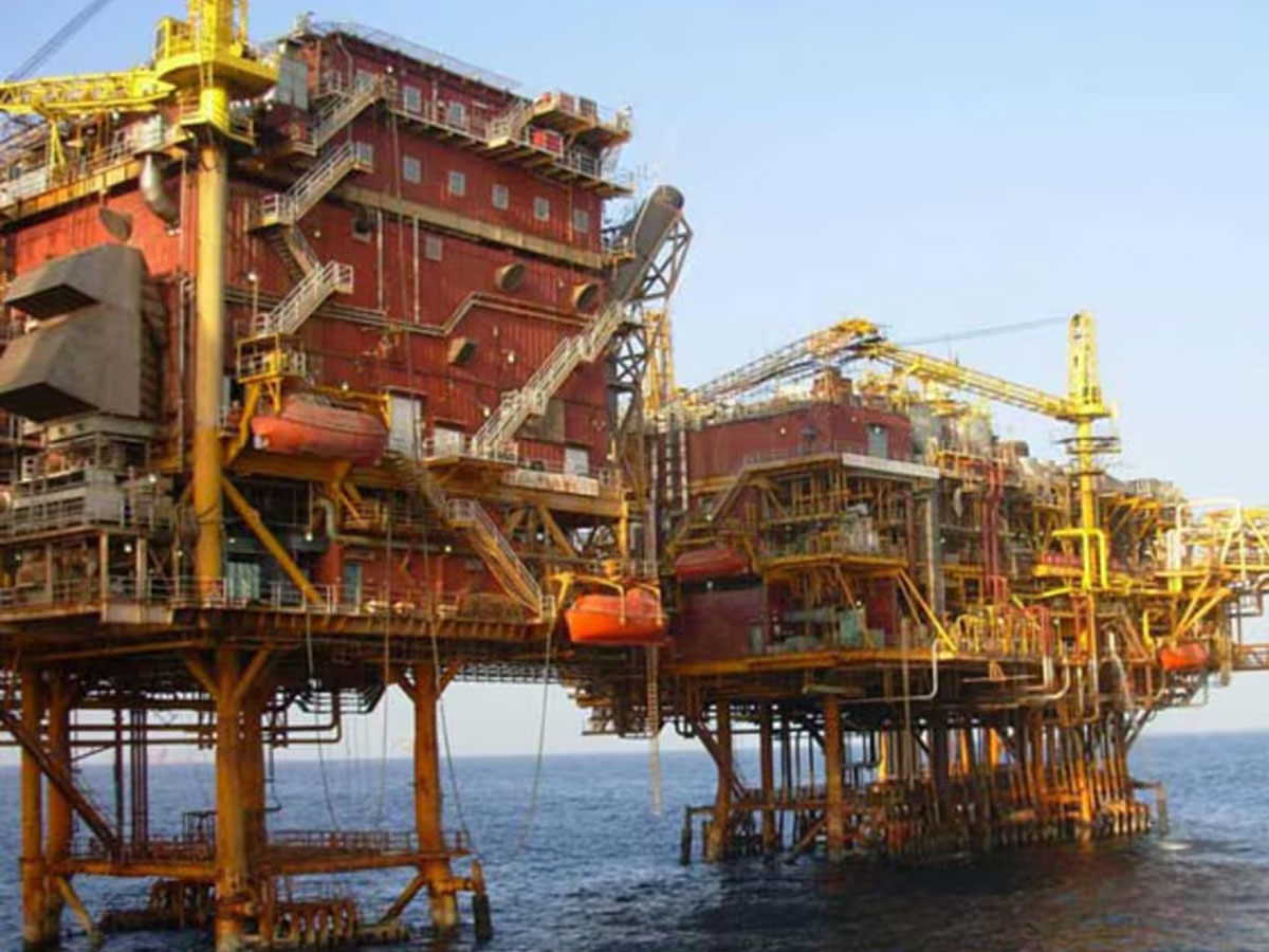 मुंबई हाई क्षेत्र से प्रोडक्शन बढ़ाने के लिए BP और ONGC ने मिलाया हाथ, बाजार खुलने के बाद शेयर पर रखें नजर