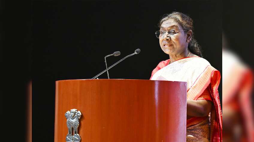 महाकुम्भ में सोमवार सुबह डुबकी लगाएंगी राष्ट्रपति द्रौपदी मुर्मू, अक्षय वट और हनुमान मंदिर के भी करेंगी दर्शन