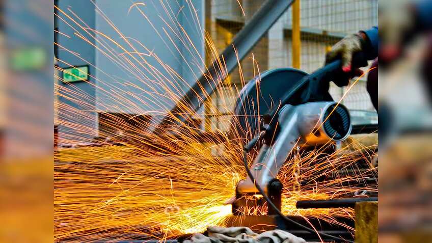 Q3 Results: कमाई बढ़ने के बावजूद 66% गिरा इस Maharatna PSU का नेट प्रॉफिट, कल शेयर पर रखें पैनी नजर