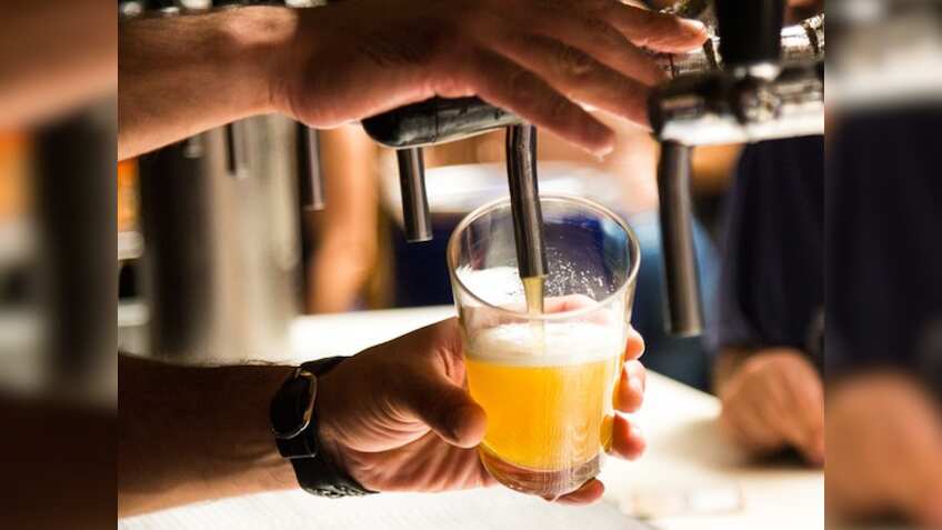 Beer Price Hike: यहां महंगी हो गई बियर, सरकार ने एक झटके में 15% बढ़ा दिए दाम