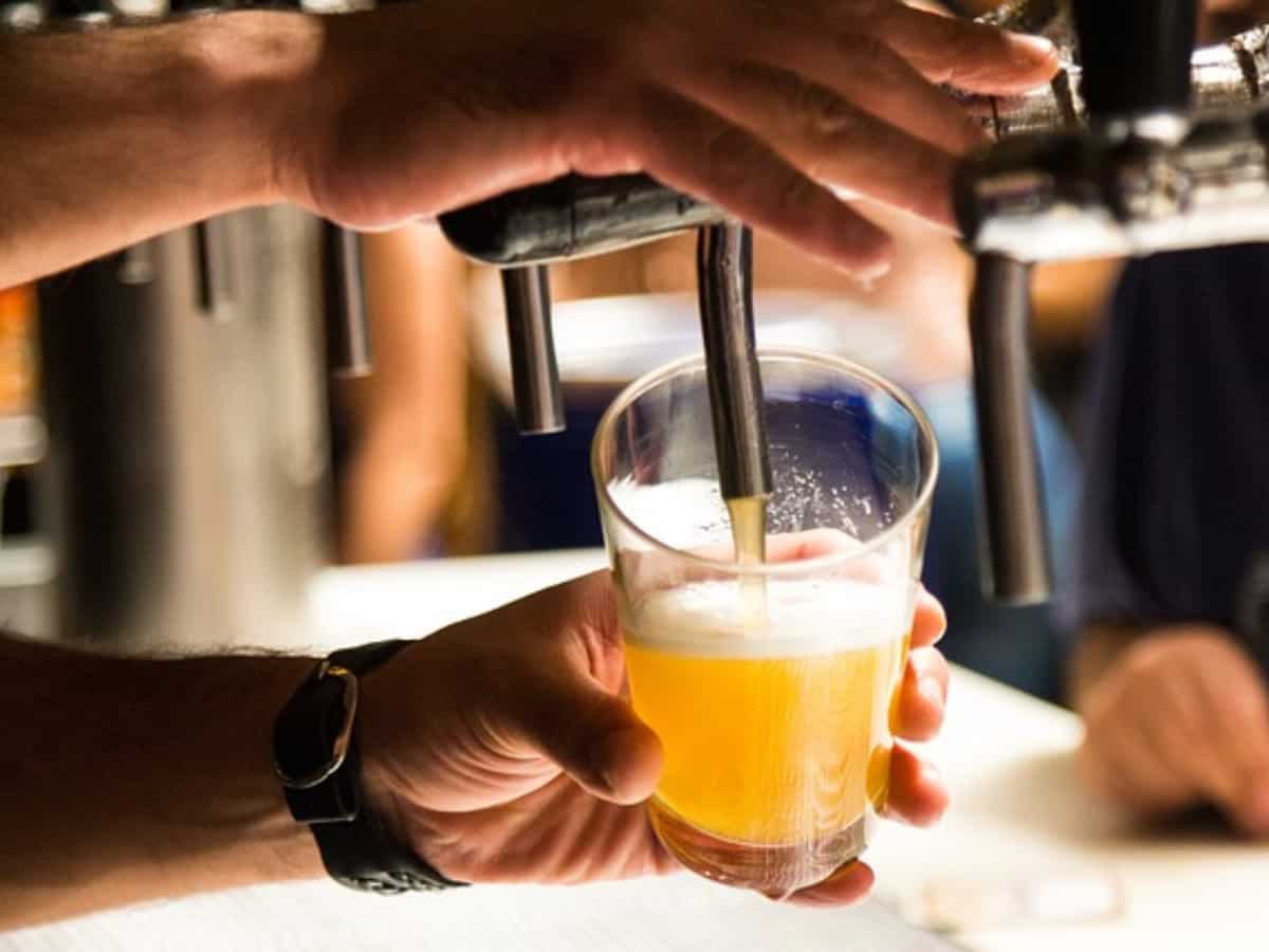 Beer Price Hike: यहां महंगी हो गई बियर, सरकार ने एक झटके में 15% बढ़ा दिए दाम