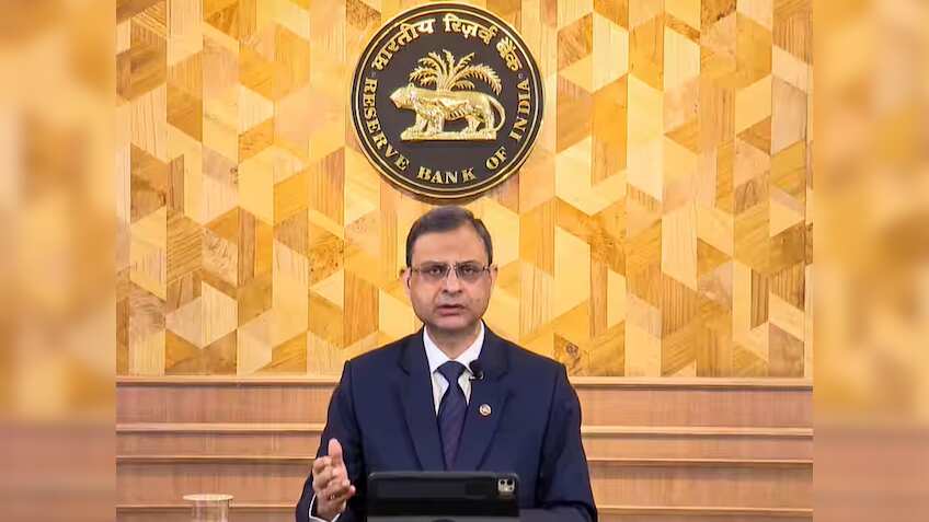 RBI ने इन 2 बैंकों पर लगाया ₹68 लाख का जुर्माना, क्या आपका भी इनमें है अकाउंट? चेक करें क्या है पूरा मामला