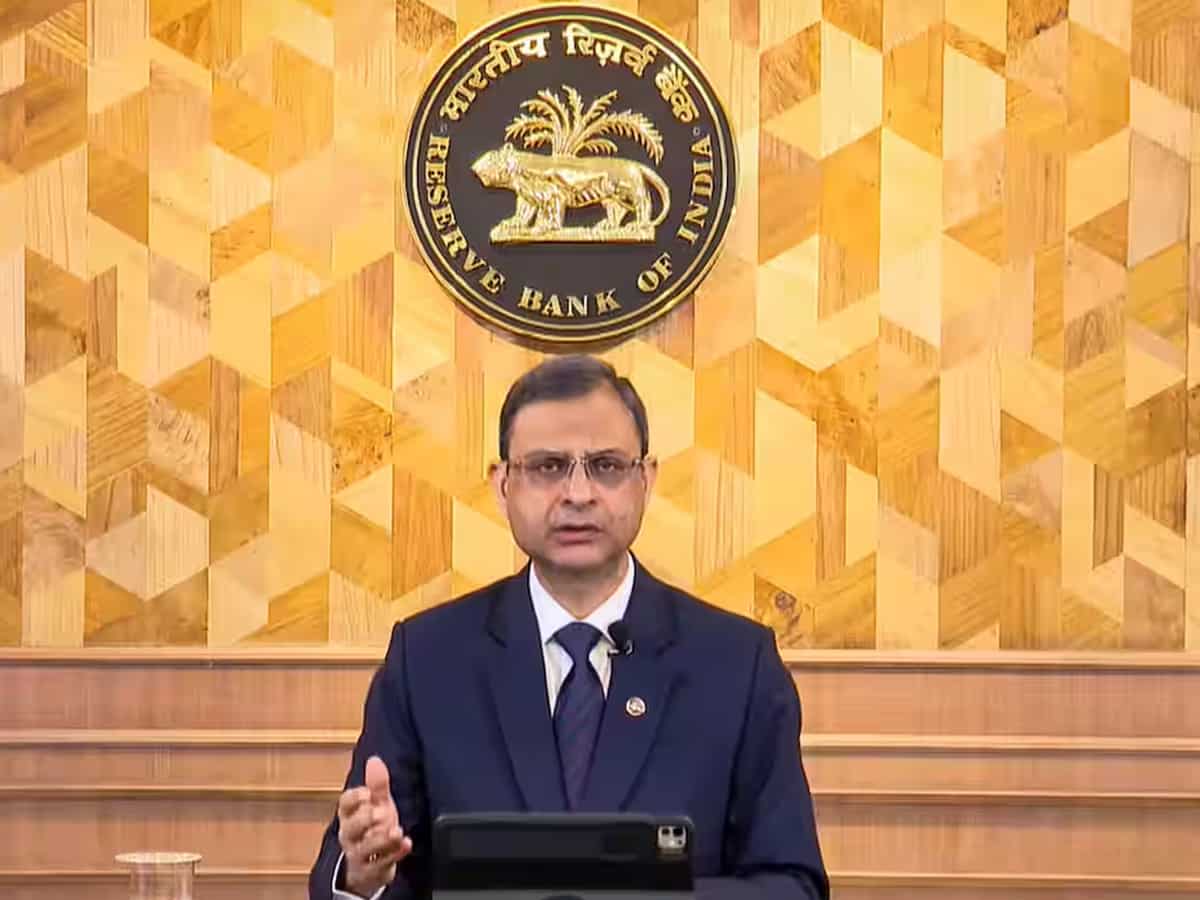 RBI ने इन 2 बैंकों पर लगाया ₹68 लाख का जुर्माना, क्या आपका भी इनमें है अकाउंट? चेक करें क्या है पूरा मामला