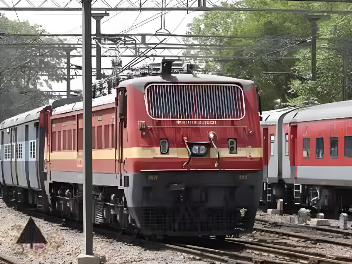 New Delhi Railway Station Stampede:रेलवे ने चलाई कई स्पेशल ट्रेनें, भगदड़ में अब तक 18 लोगों की हो चुकी है मौत