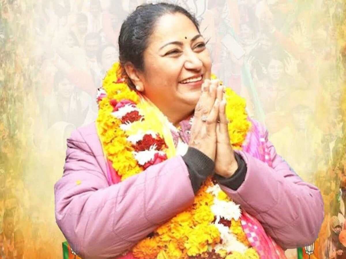 दिल्ली यूनिवर्सिटी की अध्यक्ष से दिल्ली के सीएम की गद्दी तक, जानिए रेखा गुप्ता का सियासी सफर