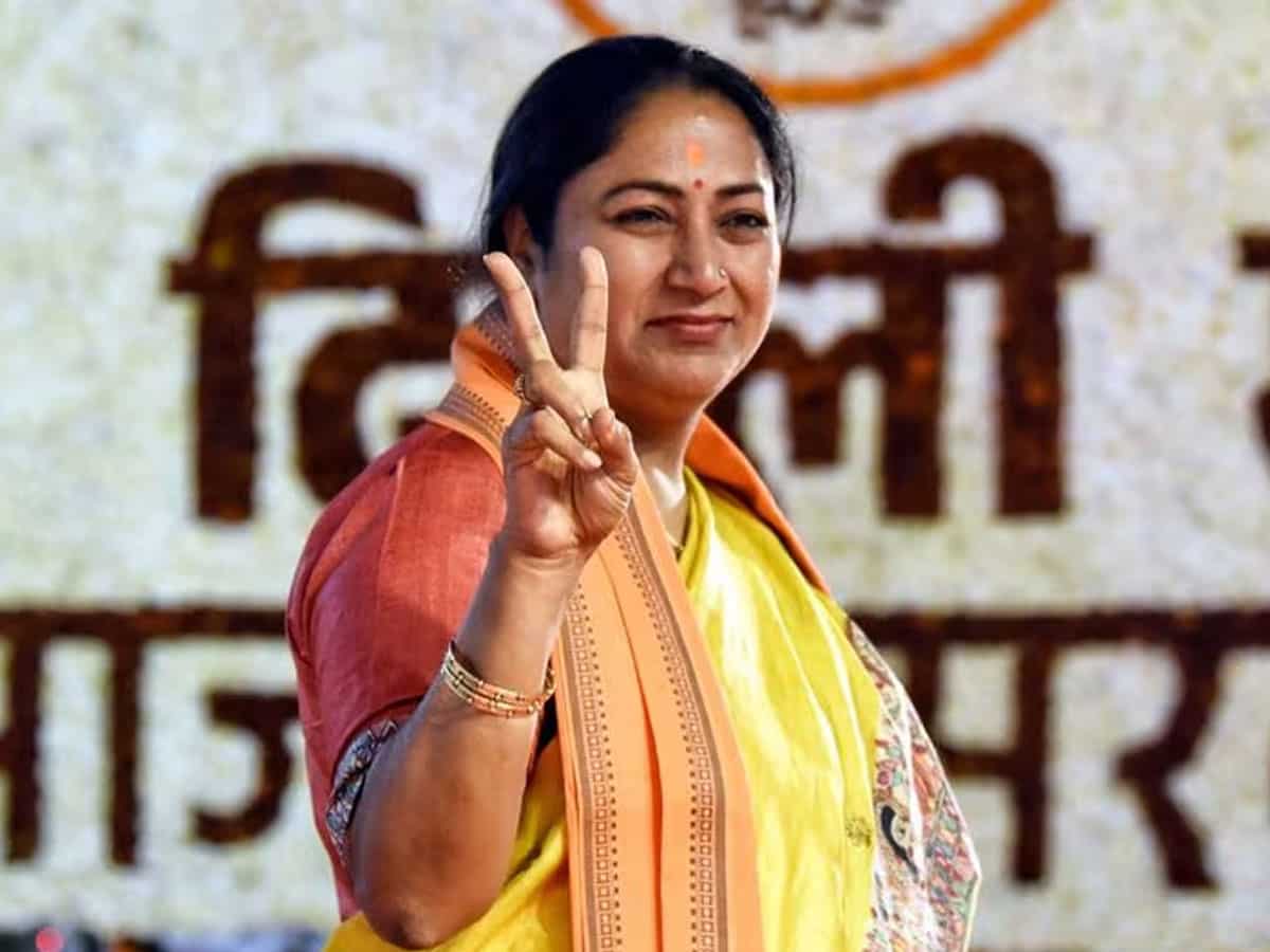 कितनी अमीर हैं दिल्ली की नई सीएम रेखा गुप्ता, अपने नाम पर नहीं है कोई कार, 48 लाख रुपए का लोन