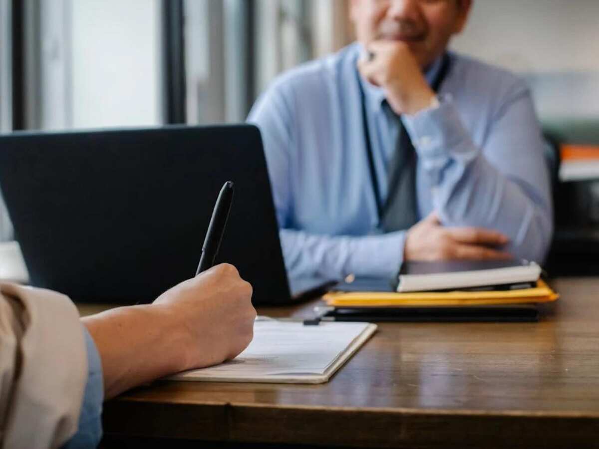 Job के लिए सिर्फ अच्छा CV काफी नही! ये कंपनी सिर्फ 750 से ज्यादा क्रेडिट स्कोर वालों को देती है नौकरी