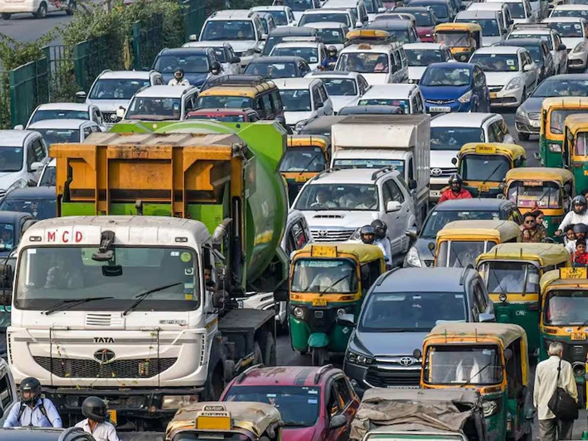 Delhi में 15 साल पुरानी गाड़ियों पर राहत! Lg ने उठाया बड़ा कदम 7 क्या आपकी गाड़ी 15 साल पुरानी है? दिल्ली में पेट्रोल-डीज़ल मिलना मुश्किल! इस दिन से लागू होगा नियम | Zee Business Hindi