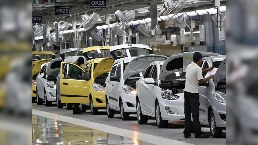 फरवरी के महीने में किस कंपनी ने बेचीं कितनी कारें? जानिए किसकी सेल्स बढ़ी और किसकी बिक्री में आई गिरावट