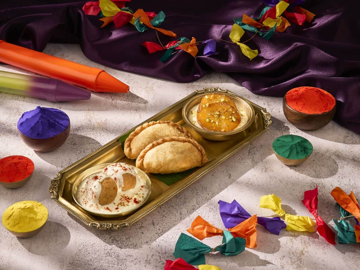 होली के मौके पर अकासा एयर ने लॉन्च किया स्पेशल फूड मेन्यू, पैसेंजर्स को हवा में मिलेगा त्योहार का मजा