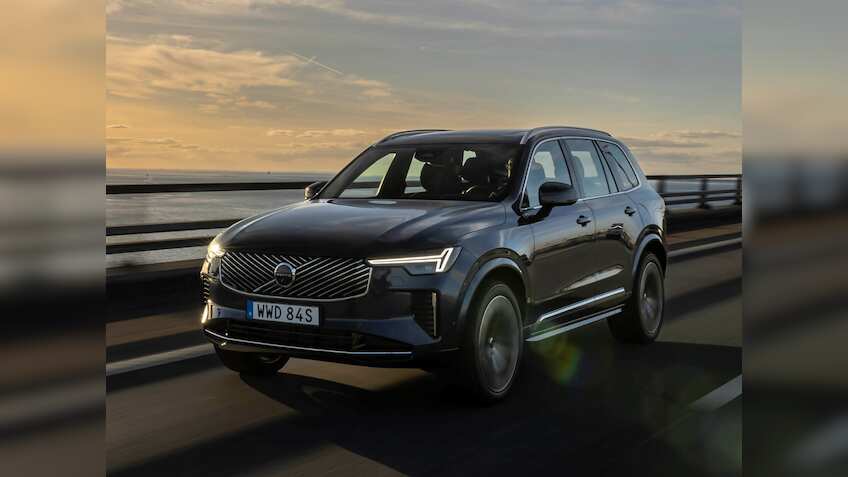 Volvo ने पेश कर दी सबसे महंगी और सुरक्षित कार; कंपनी ने बदल दिया पूरा लुक, जोड़ दिए कई सारे नए फीचर्स 