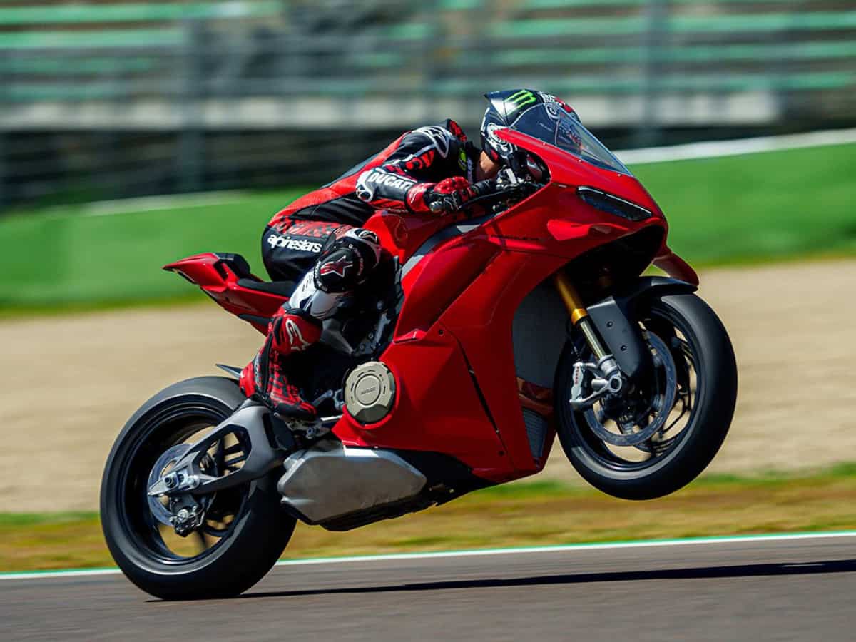 2025 Ducati Panigale V4 लॉन्च; कीमत - ₹29.99 लाख से शुरू, जानें फीचर्स 