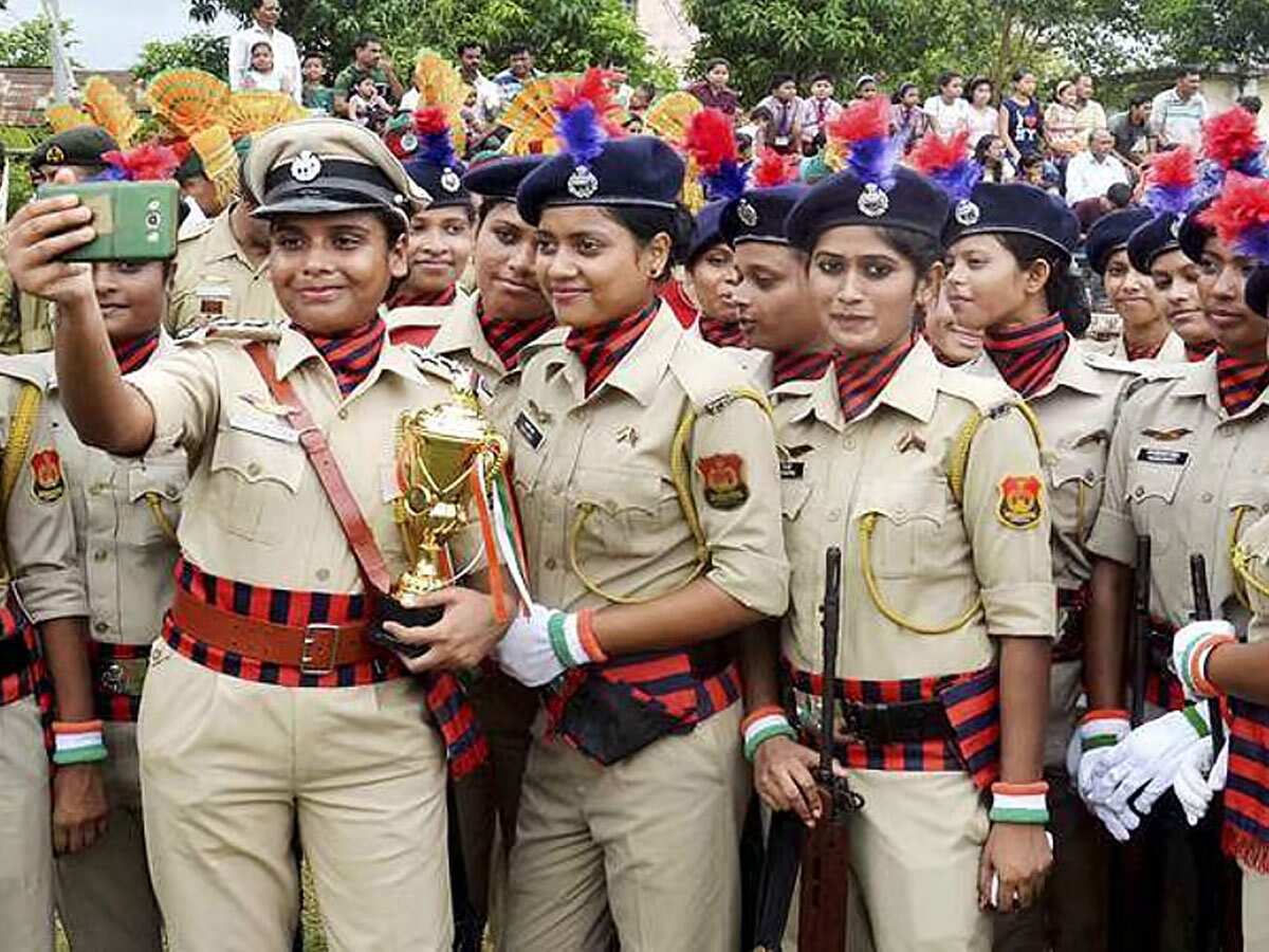 ट्रेन में हुड़दंग करने वालों की खैर नहीं, महिला दिवस पर लेडीज RPF को मिला ये 'मिर्ची हथियार'!