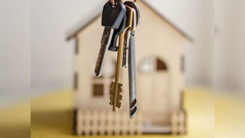 Delhi-NCR में बढ़ रहा प्रॉपर्टी निवेश में बढ़ रहा महिलाओं का रुझान, स्मार्ट EMI प्लान बना रहे घर खरीदना आसान