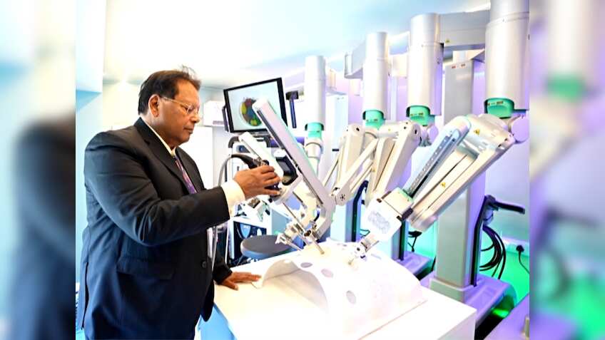 SS Innovations ने अनवील किया देश का पहला मोबाइल टेलि रोबोटिक सर्जरी किट, ये हैं खासियतें