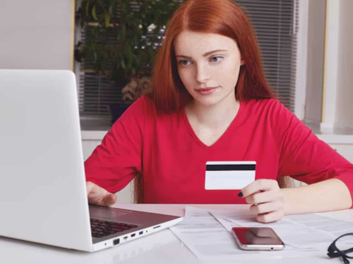 खराब सिबिल स्‍कोर वालों को भी मिल जाता है ये Credit Card, अप्‍लाई करके तो देखिए बैंक झट से देंगे अप्रूवल