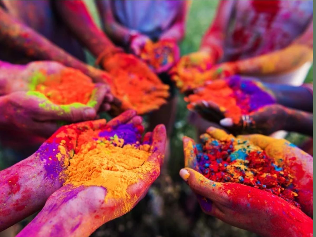 Holi 2025: बरसाना के अलावा भारत में प्रसिद्ध है इन जगहों की होली, देखने के लिए देश-दुनिया से आते हैं लोग